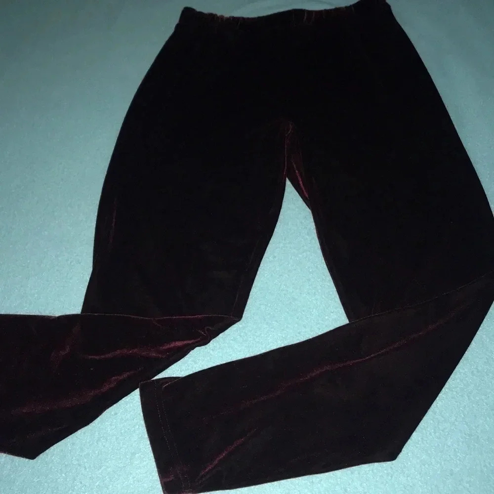 𝅺Season’s Collection velvety texture shimmery wine color pull on leggings size M